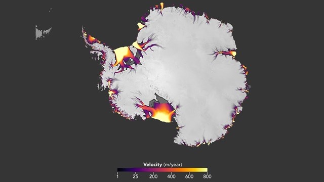 Flujo de hielo en la Antártida. NASA Earth Observatory.