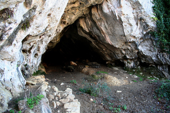 Boca de la Cueva de Amalda, uno de los yacimientos estudiados. / Joseba Rios