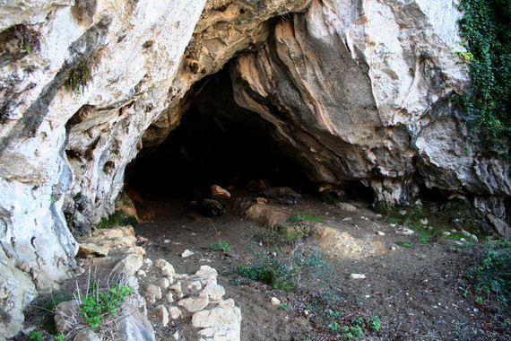 Boca de la Cueva de Amalda, uno de los yacimientos estudiados. / Joseba Rios